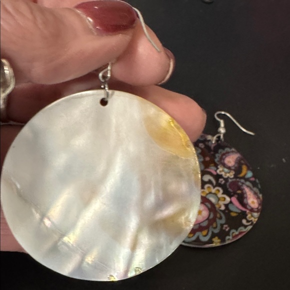 Paisley Patterned Shell Earrings - Picture 3 of 3